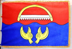 Vyšívaná slavnostní vlajka obce Rudolec