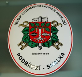 Enamel oval sign with the firefighter emblem (SH ČMS) and the town coat of arms (Podbřeží)