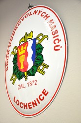 Enamel oval sign with the town coat of arms and the name of the volunteer fire brigade